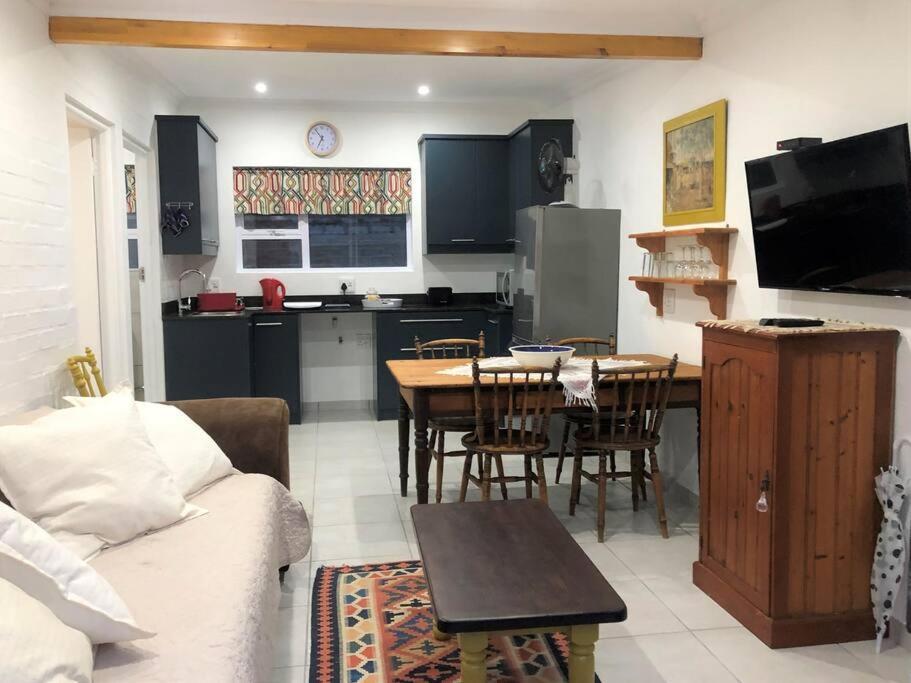 Baylight Accommodation 3 Selfcatering 1 Bedroom Apartment Sleeps 4 Mossel Bay Bagian luar foto